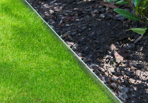 Metalen afboording tuin