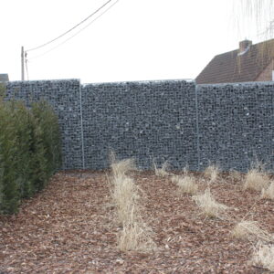 Voorgevulde steenkorf