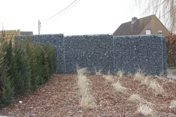 Voorgevulde steenkorf